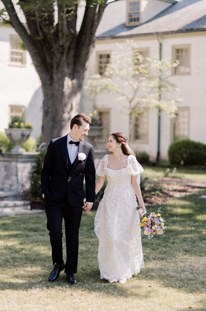 Colonial Williamsburg wedding couple Williamsburg Inn